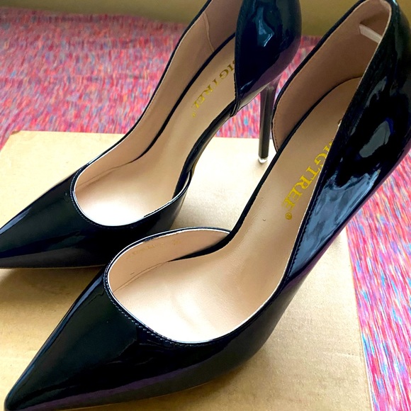 Heels - Picture 2 of 4